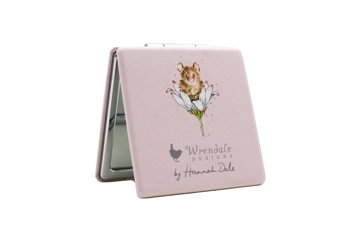 Wrendale Taschenspiegel zum klappen in Geschenkschachtel, Motiv Maus hängt an Blume, weiß/rosa, 7x7cm